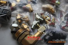 萬(wàn)榮CWR5314CLXYUM456倉(cāng)柵式運(yùn)輸車用的濰柴WD615.31發(fā)動(dòng)機(jī)的配件及保養(yǎng)